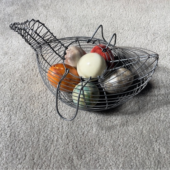 Vintage chicken wire basket with crystal gem eggs - Picture 8 of 16